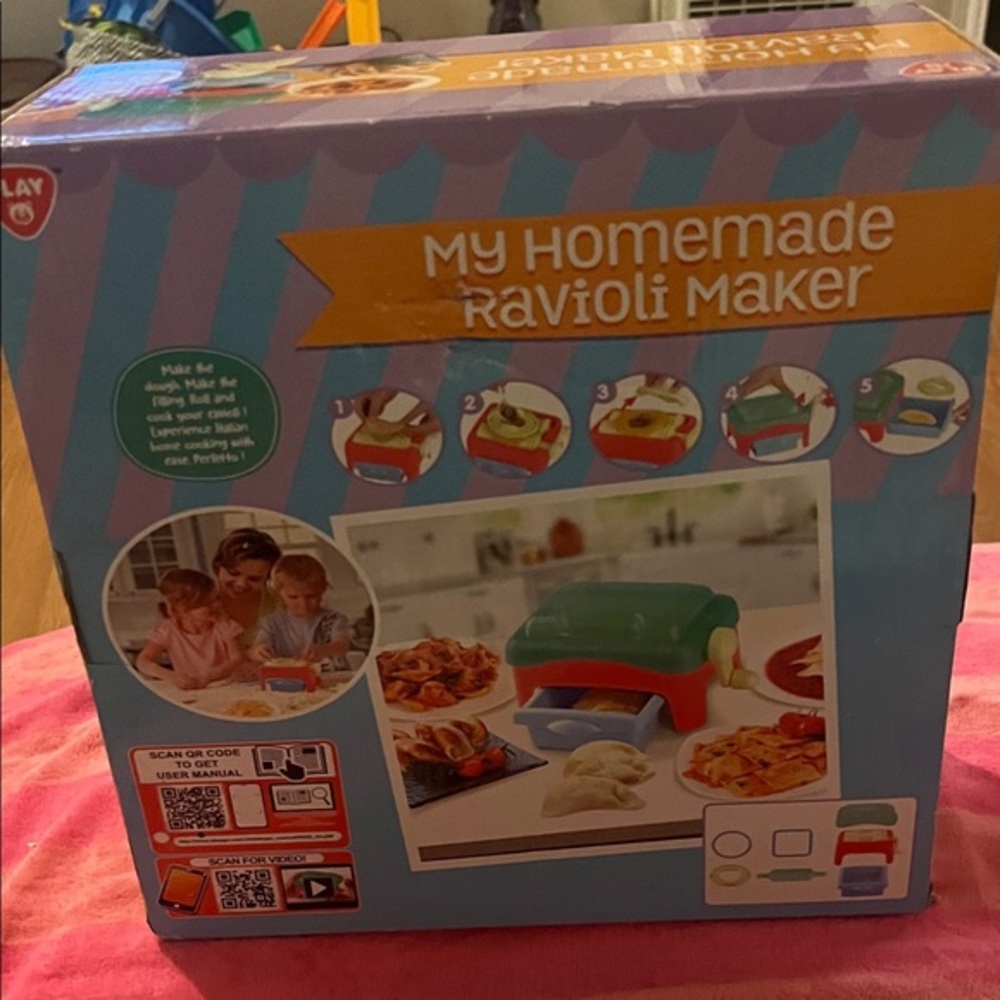 i play. My Homemade Ravioli Maker - Green and Blue